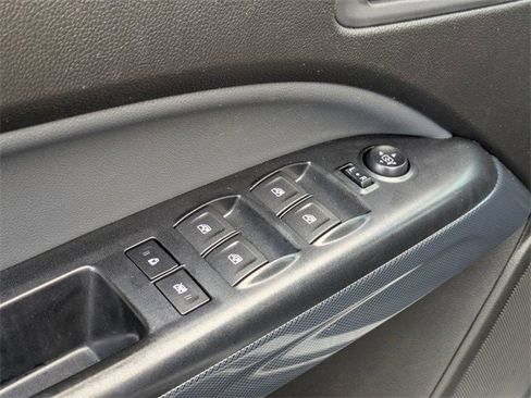 Used 2017 Chevrolet Colorado Z71 image 12