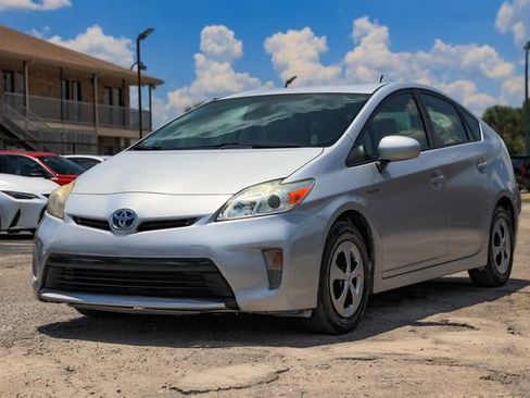 Used 2015 Toyota Prius Four image 3