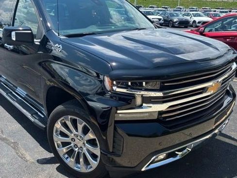 Used 2020 Chevrolet Silverado 1500 High Country w/ Technology Package AWD/4WD image 3