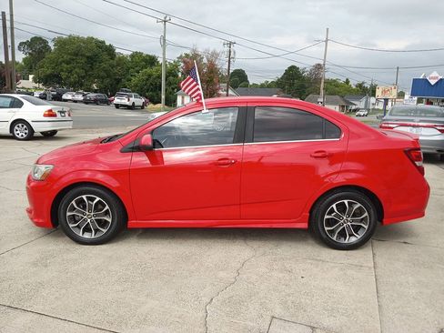 Used 2017 Chevrolet Sonic LT w/ Convenience Package FWD image 3