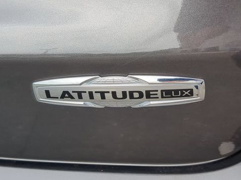 Used 2022 Jeep Compass Latitude AWD/4WD image 11