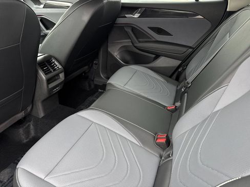 Used 2025 Volkswagen Tiguan SE FWD image 12