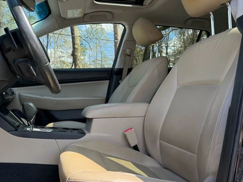 Used 2017 Subaru Outback 2.5i Limited image 5