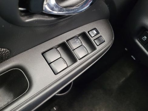 Used 2018 Nissan Versa SV FWD image 27
