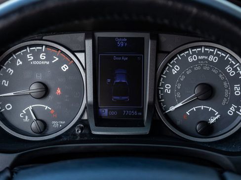 Used 2018 Toyota Tacoma TRD Off-Road w/ Technology Package image 19