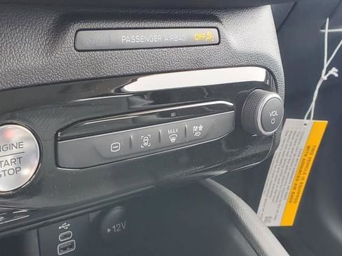 New 2024 Ford Escape SE image 24