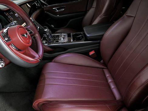 Used 2023 Bentley Flying Spur V8 image 22