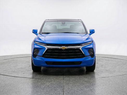 Used 2025 Chevrolet Blazer LT FWD image 2