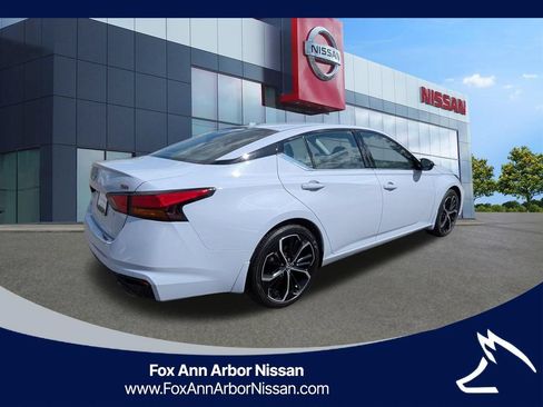 Certified 2023 Nissan Altima 2.5 SR w/ SR Premium Package FWD image 5