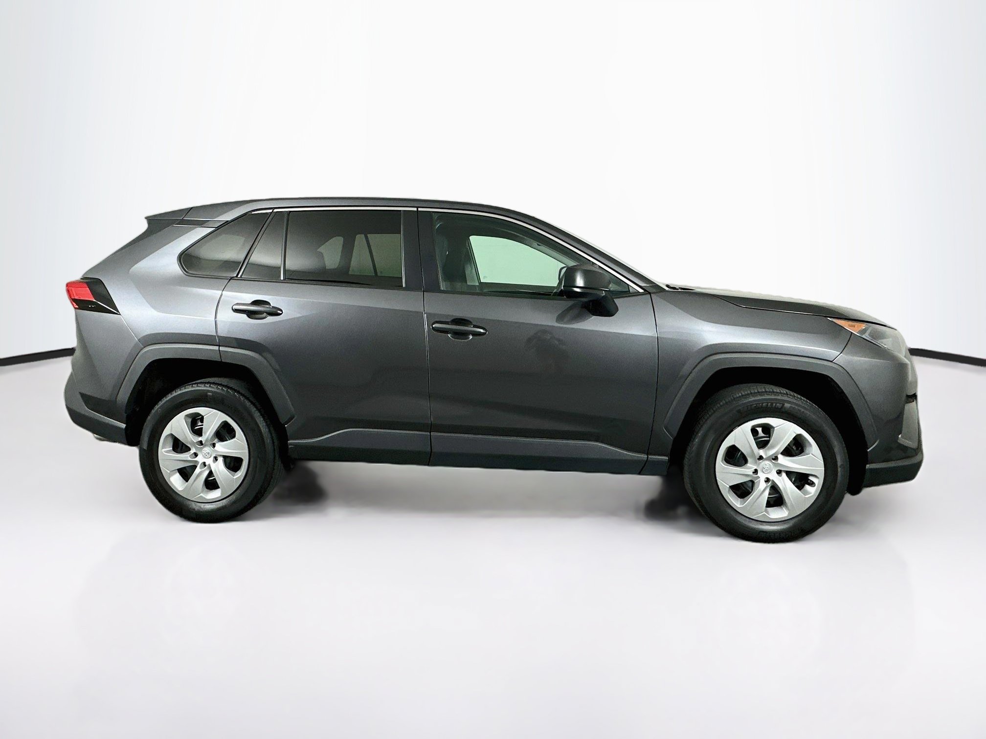 Used 2022 Toyota RAV4 LE AWD/4WD image 10