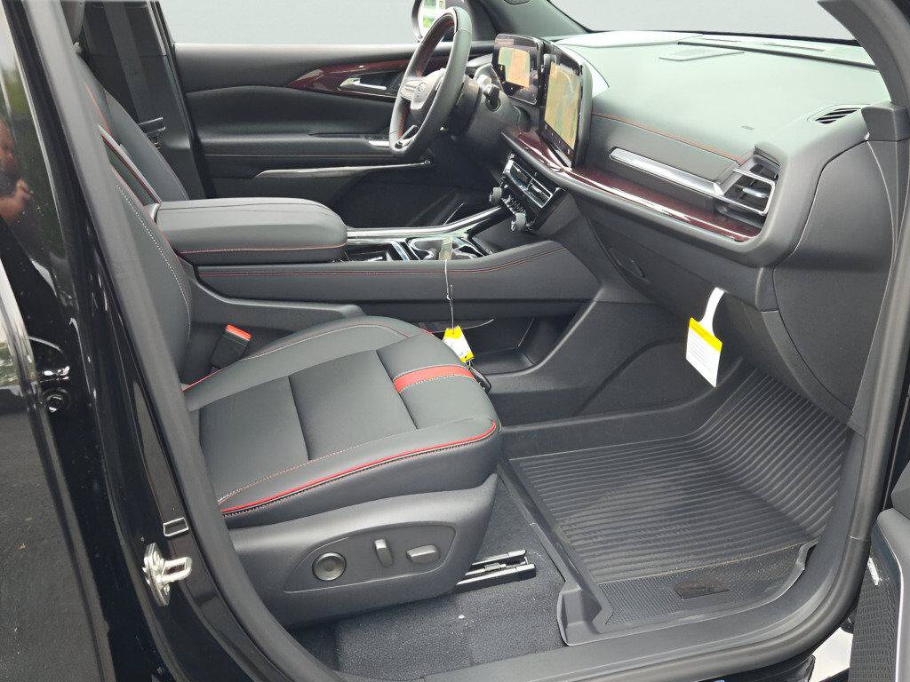 New 2027 Chevrolet Traverse RS w/ LPO, Floor Liner Package AWD/4WD image 7