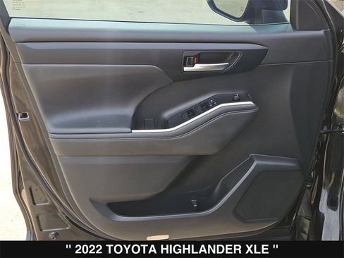Used 2022 Toyota Highlander XLE image 14