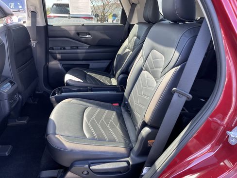 Used 2022 Nissan Pathfinder Platinum w/ Cargo Package AWD/4WD image 13