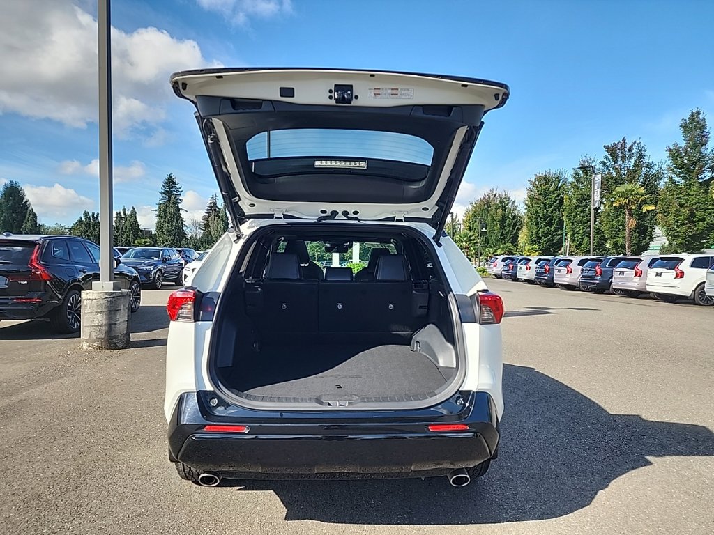 Used 2022 Toyota RAV4 XSE AWD/4WD image 16