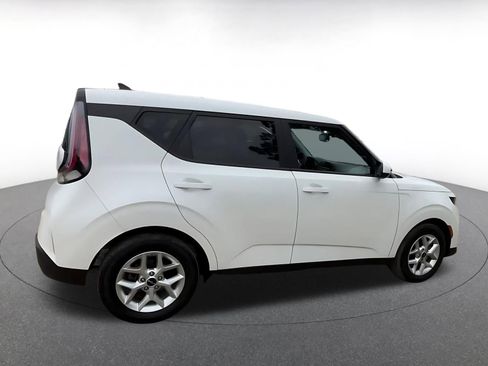 Used 2025 Kia Soul LX w/ LX Technology Package FWD image 15