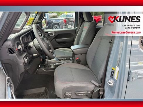 Used 2026 Jeep Wrangler Unlimited Rubicon AWD/4WD image 15