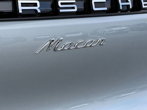 Certified 2025 Porsche Macan image 33