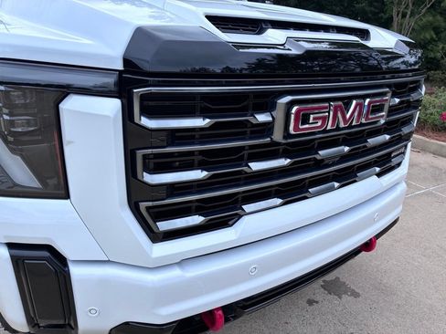Used 2025 GMC Sierra 2500 AT4 AWD/4WD image 3