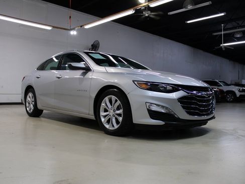 Used 2019 Chevrolet Malibu LT image 3