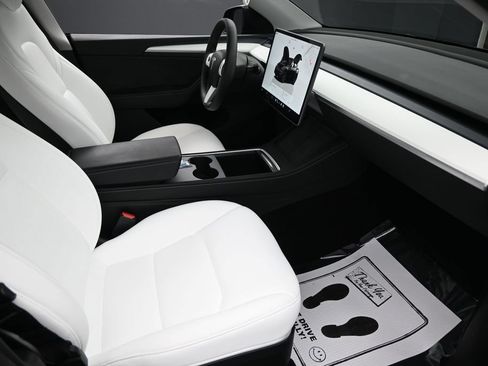 Used 2024 Tesla Model Y Long Range AWD/4WD image 27