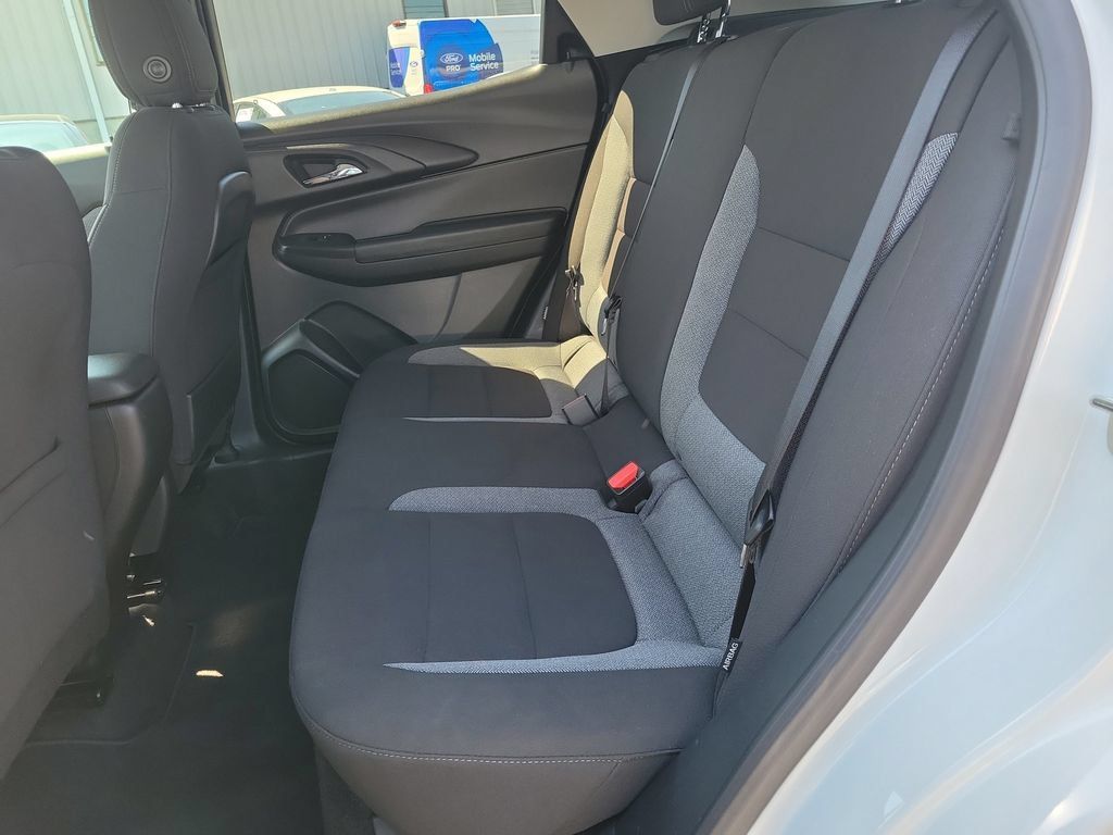 Used 2025 Chevrolet TrailBlazer LT FWD image 16
