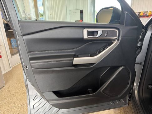 Used 2023 Ford Explorer XLT AWD/4WD image 19