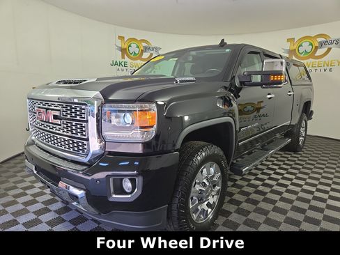 Used 2019 GMC Sierra 2500 Denali w/ Duramax Plus Package image 4
