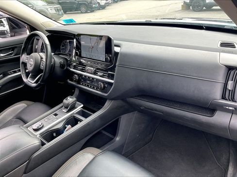 Used 2022 Nissan Pathfinder SL w/ SL Premium Package AWD/4WD image 13