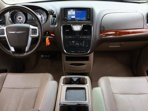 Used 2012 Chrysler Town & Country Touring w/ Entertainment Group #1 FWD image 21