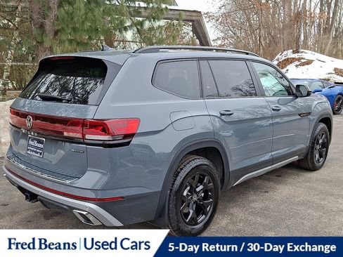 Used 2025 Volkswagen Atlas Peak Edition SE image 6