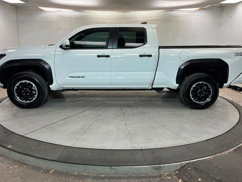 Used 2025 Toyota Tacoma TRD Off-Road w/ TRD Off Road Upgrade Package AWD/4WD image 2
