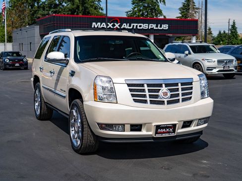 Used 2013 Cadillac Escalade Premium AWD/4WD image 2