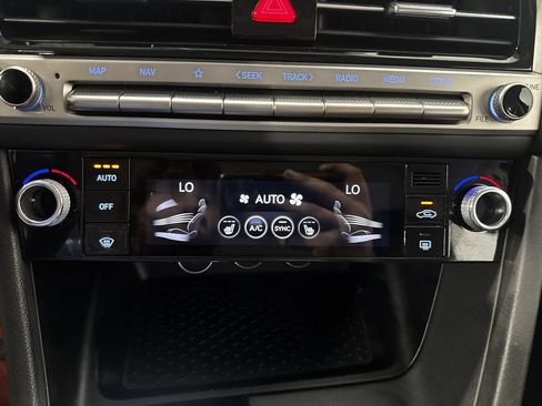 Used 2025 Genesis G70 2.5T RWD image 30