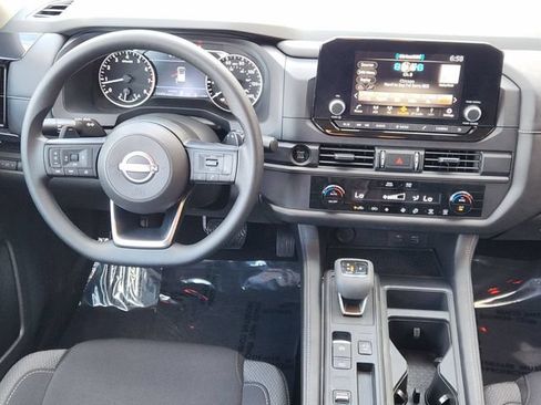 Used 2025 Nissan Pathfinder S FWD image 27