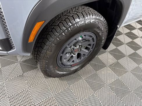 Used 2025 Nissan Frontier PRO-4X w/ Pro Premium Package image 10