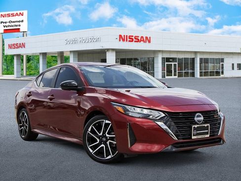 Certified 2025 Nissan Sentra SR FWD image 1