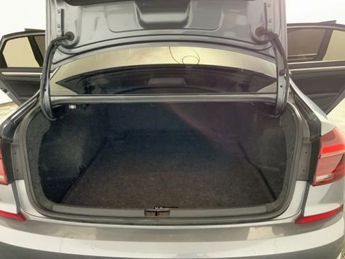 Used 2018 Volkswagen Passat 2.0T SE FWD image 28