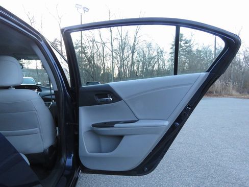 Used 2017 Honda Accord EX-L image 16