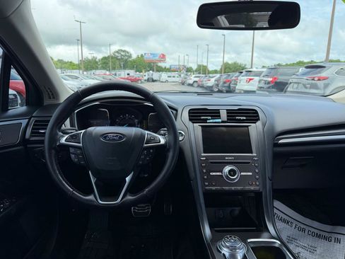 Used 2018 Ford Fusion Titanium AWD/4WD image 18