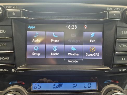 Used 2017 Toyota RAV4 XLE AWD/4WD image 32