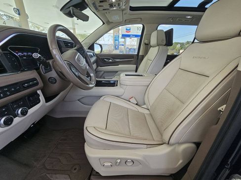 Used 2021 GMC Yukon XL Denali w/ Denali Ultimate Package AWD/4WD image 4