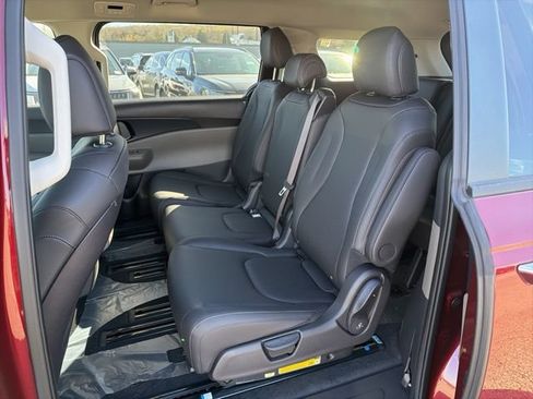 New 2026 Kia Carnival FWD image 8