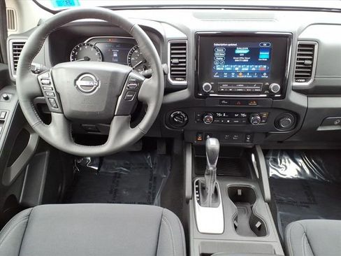 Used 2024 Nissan Frontier SV image 12