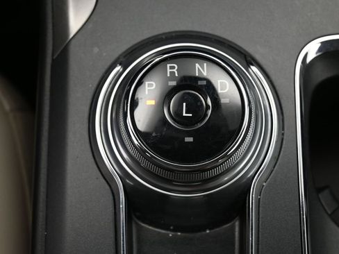 Used 2020 Ford Fusion SEL image 27