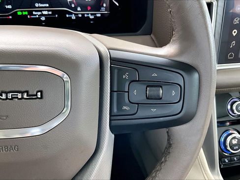 Used 2022 GMC Yukon XL Denali RWD image 17