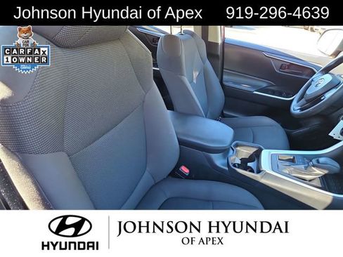 Used 2020 Toyota RAV4 LE image 19