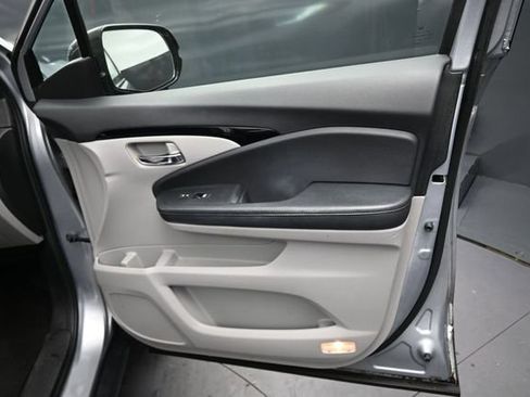 Used 2017 Honda Pilot Touring image 22