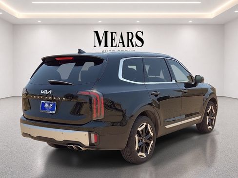 Used 2023 Kia Telluride EX w/ EX Captain's Chair Package FWD image 5