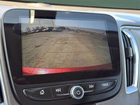 Used 2018 Chevrolet Malibu LT w/ Leather Package image 16