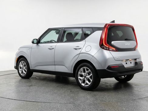 Used 2025 Kia Soul LX w/ LX Technology Package image 6